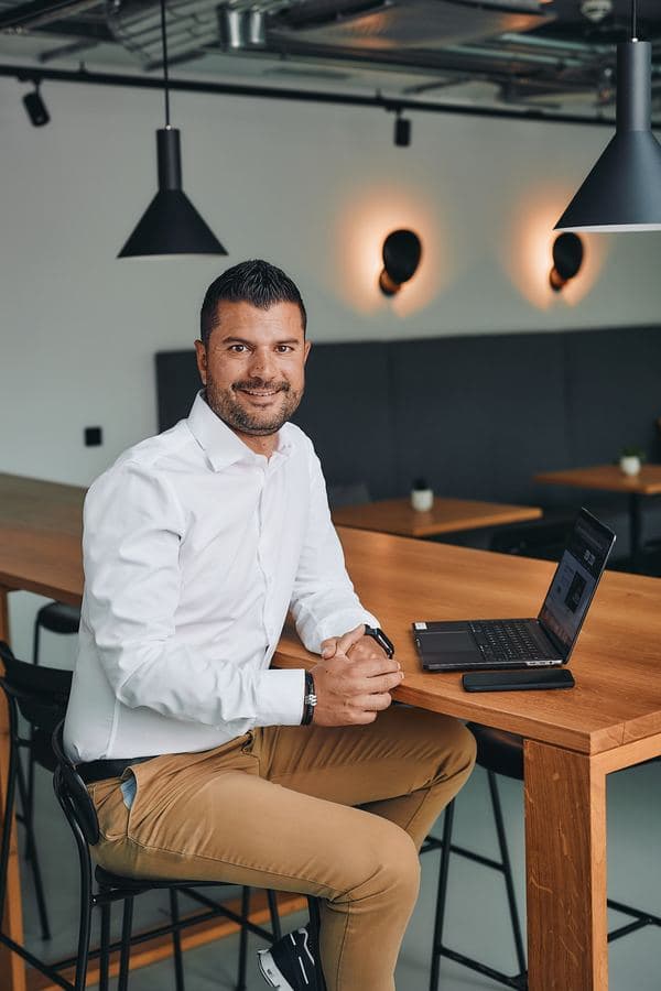 Giovanni Sia, Gründer aili.ch